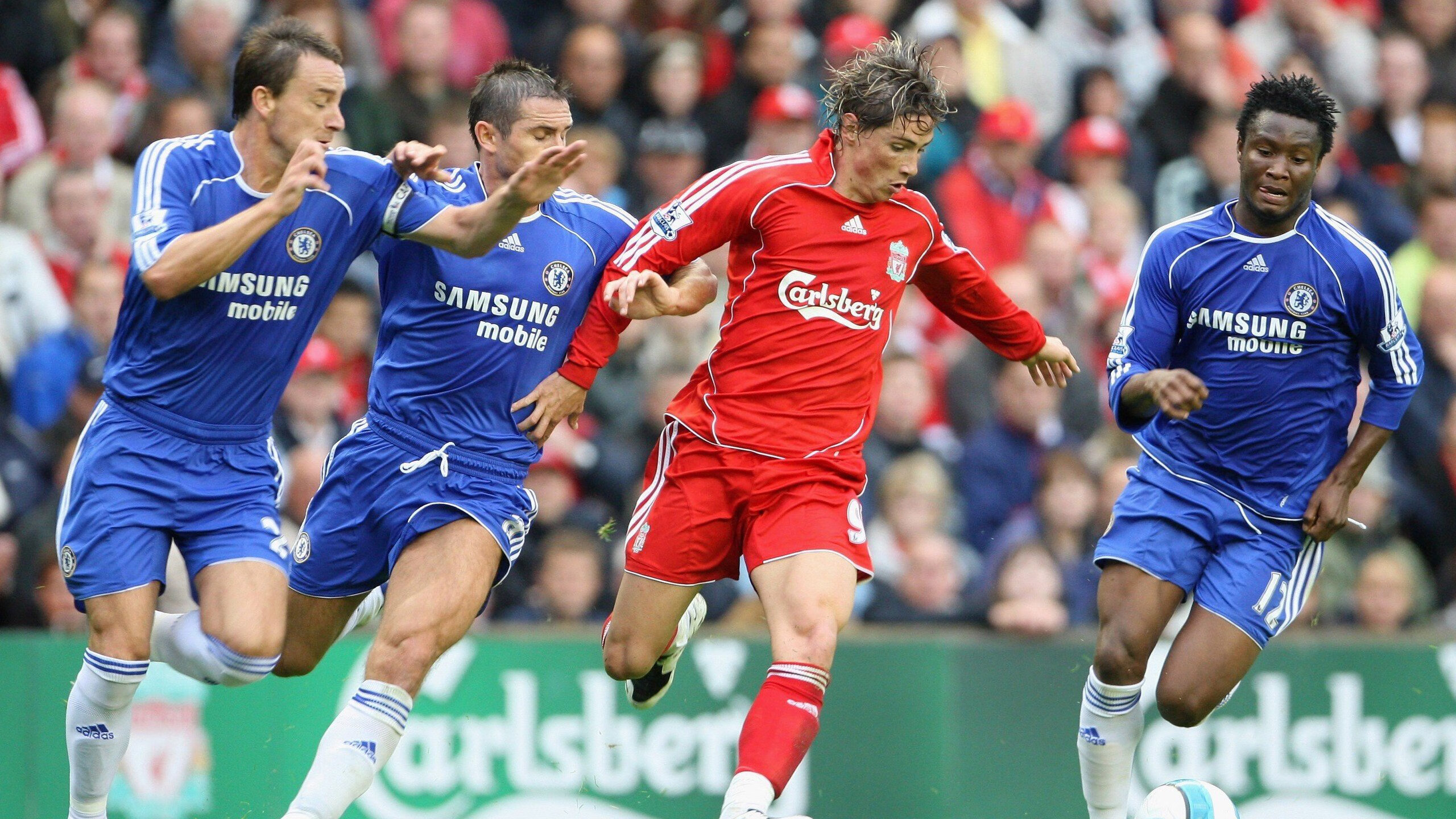 体育新闻中心发布体育记者数字工具包，体育记者连续拍下的一组照片