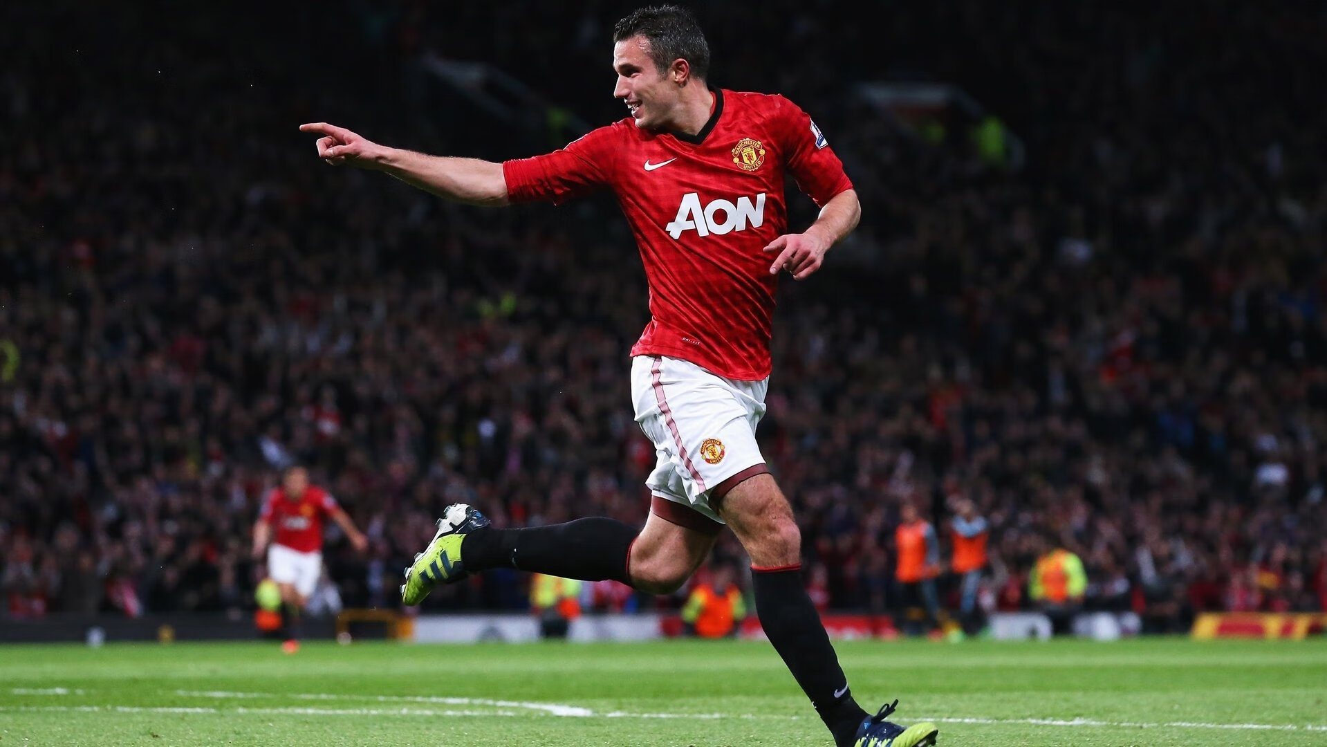 国足集中训练强化配合默契提升整体作战能力，国足训练视频集锦