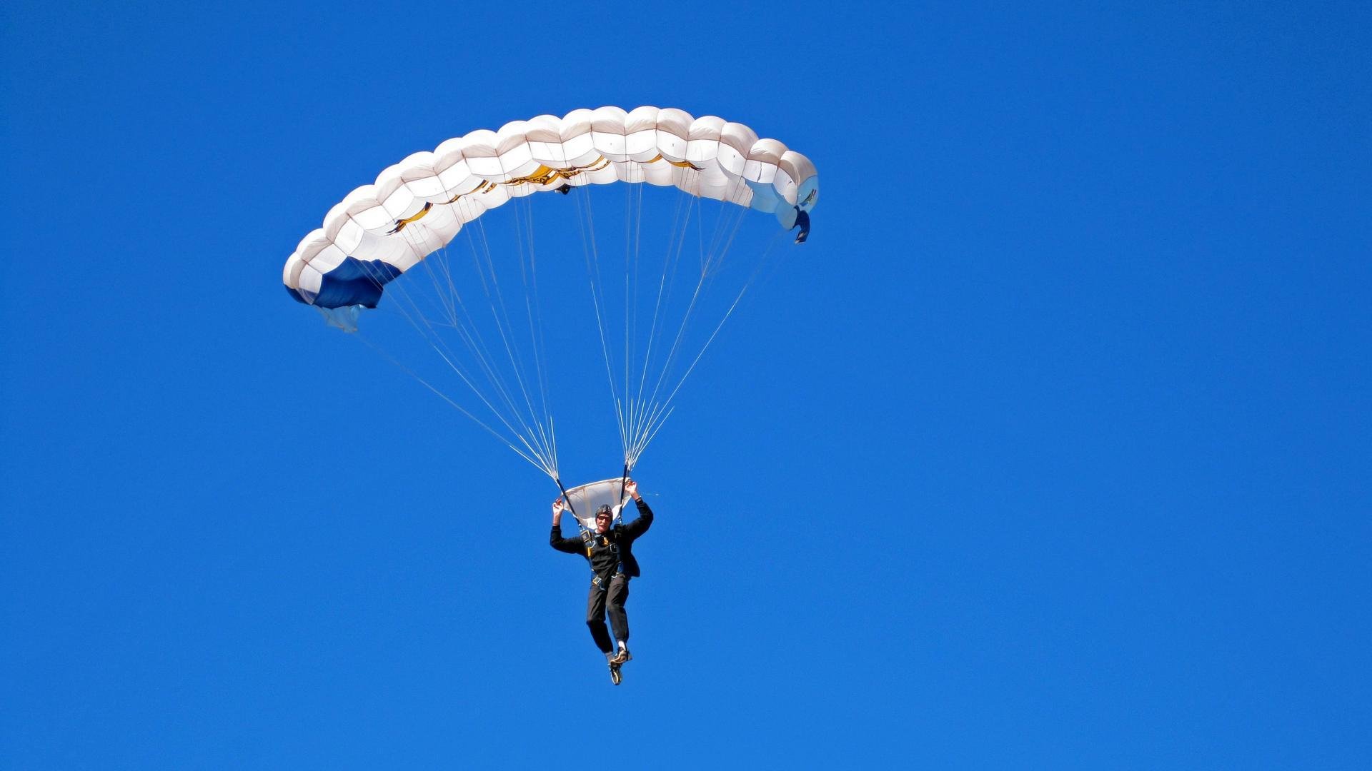 _运动员新装备：科技助力提升比赛表现_，高科技加持 助力中国运动员争金夺银