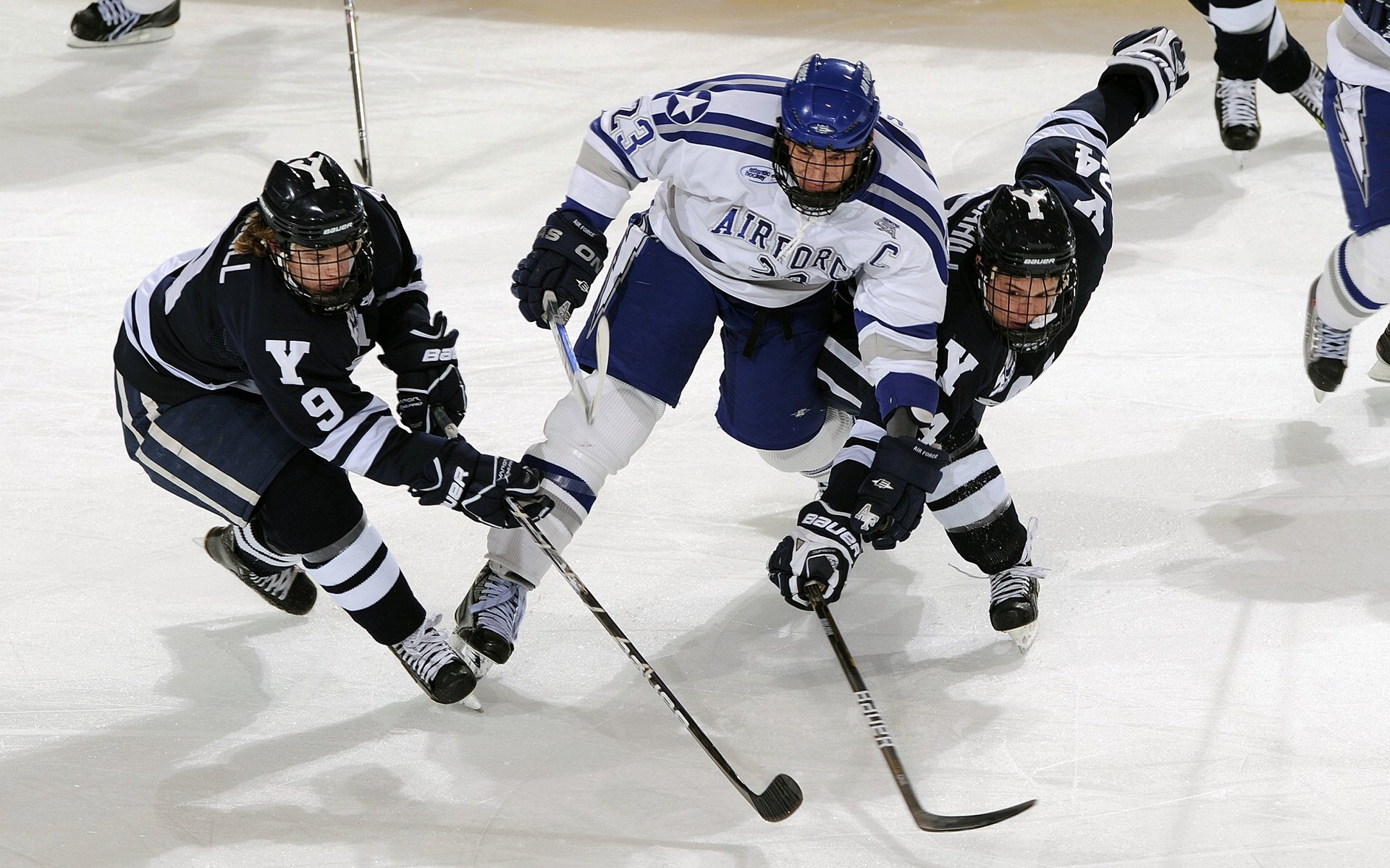 “西甲豪门对决：一触即发，谁能笑到最后？”，西甲豪门有哪些