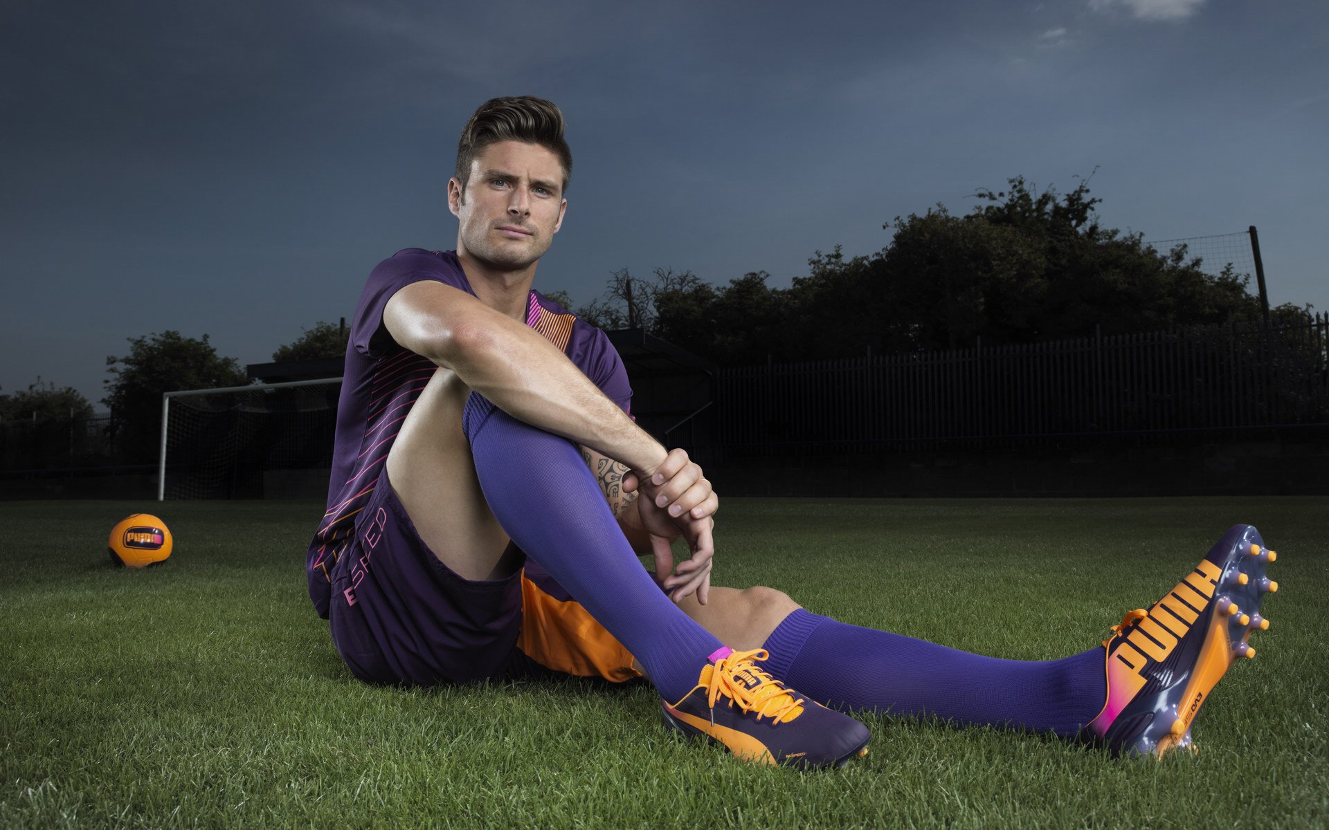 “青训营地配备专业心理辅导，关注少年身心健康”，青训营介绍